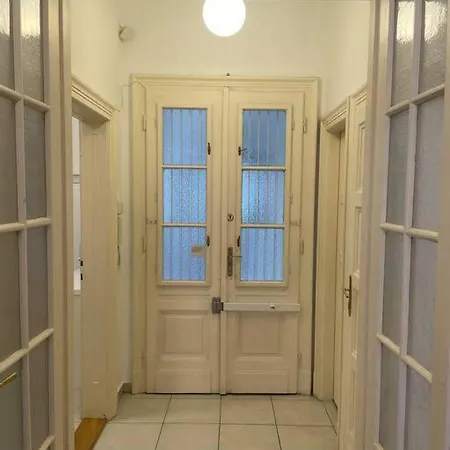 3 Bedroom By The Parliament Daire *