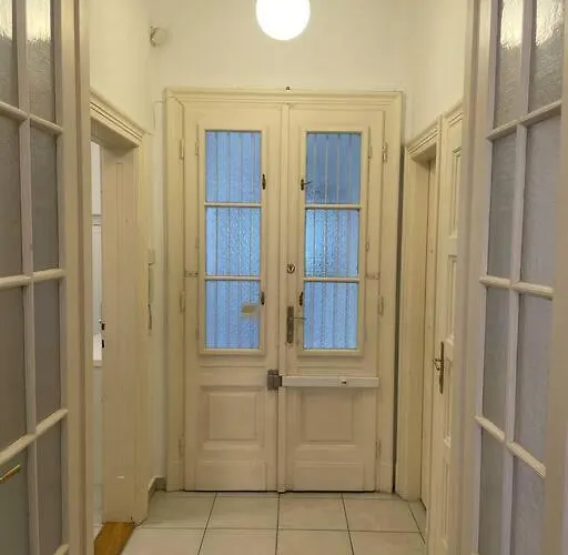 3 Bedroom By The Parliament Apartmán *